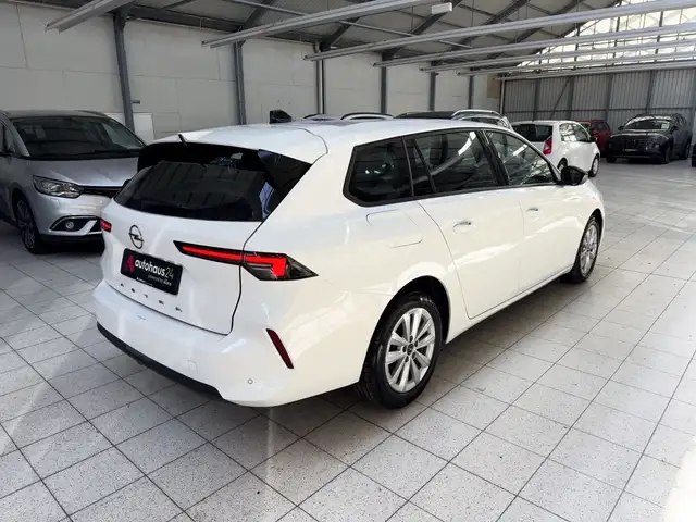 Opel Astra view 5