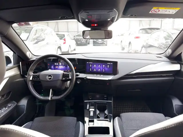 Opel Astra view 9