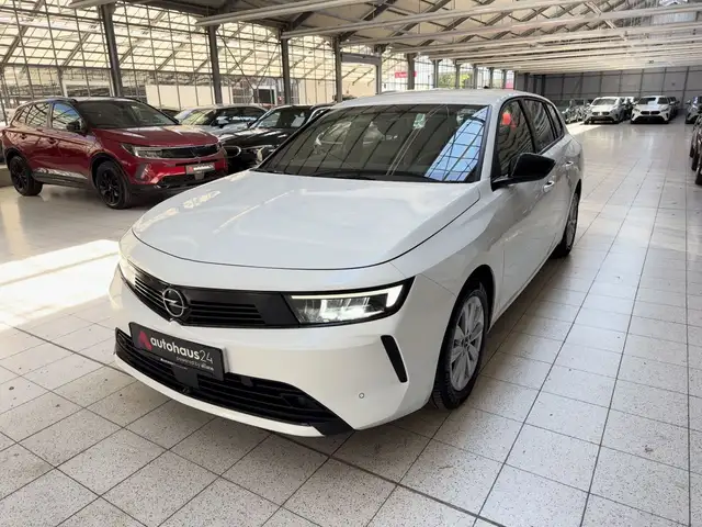 Opel Astra view 3