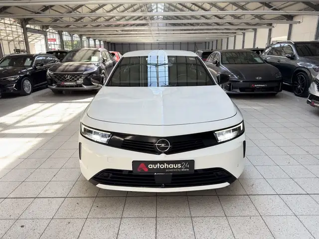 Opel Astra view 2