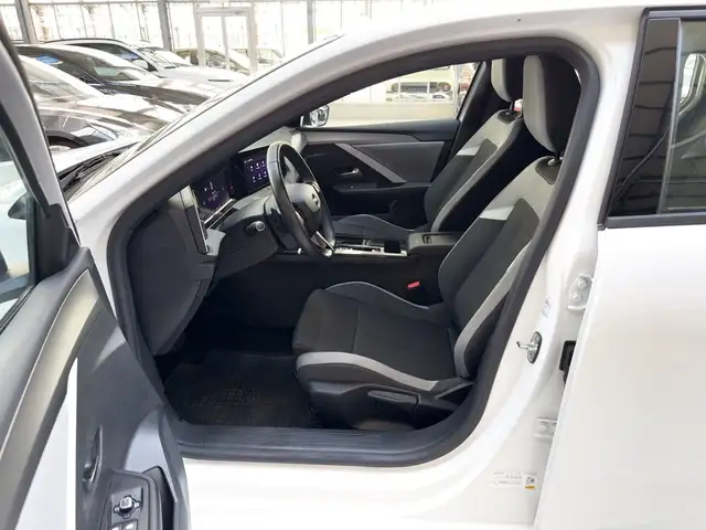 Opel Astra view 8
