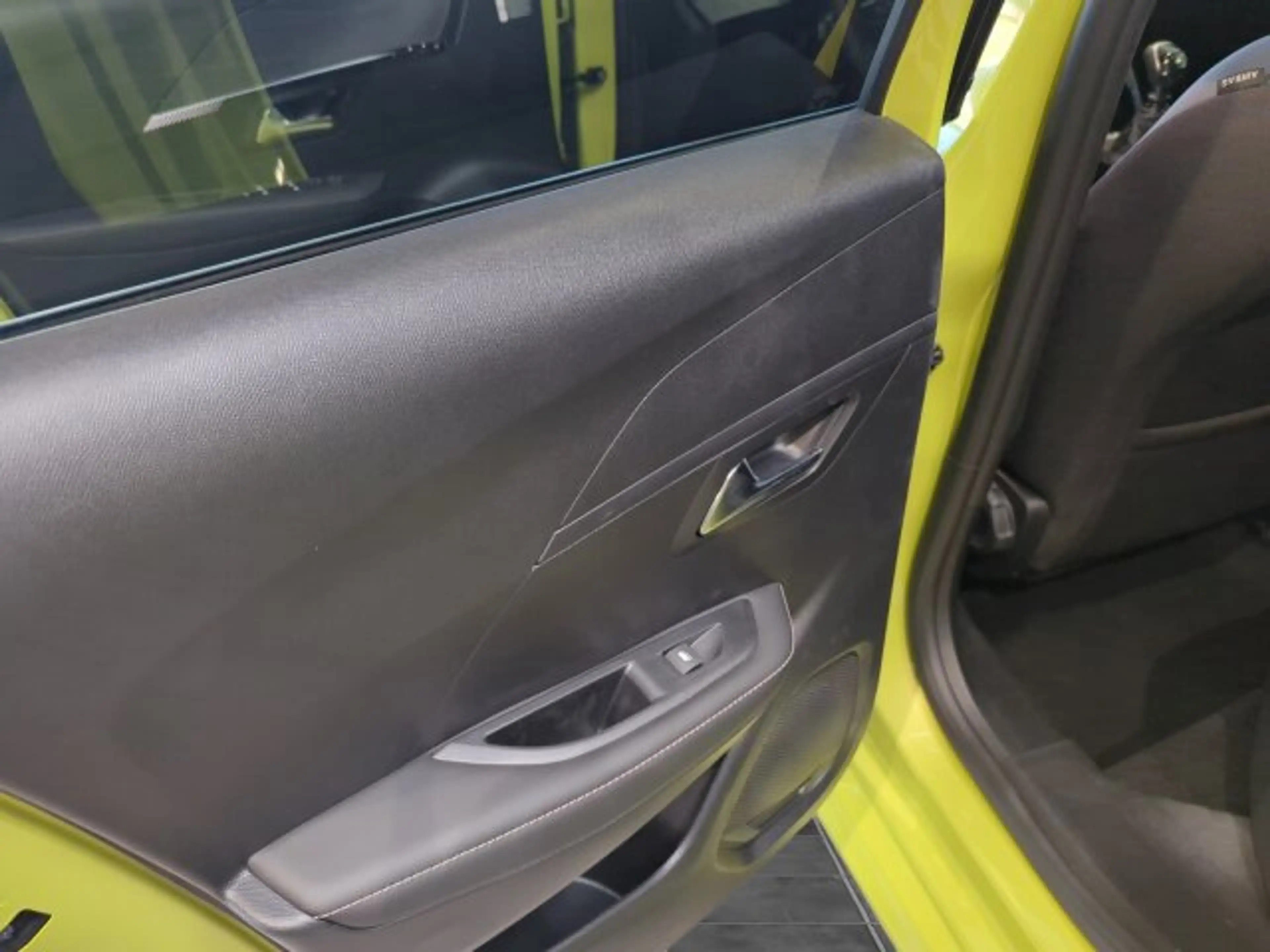 Peugeot 208 208 Allure 100 BAR +360°Kamera+Navigation+SHZ+ — photo 14