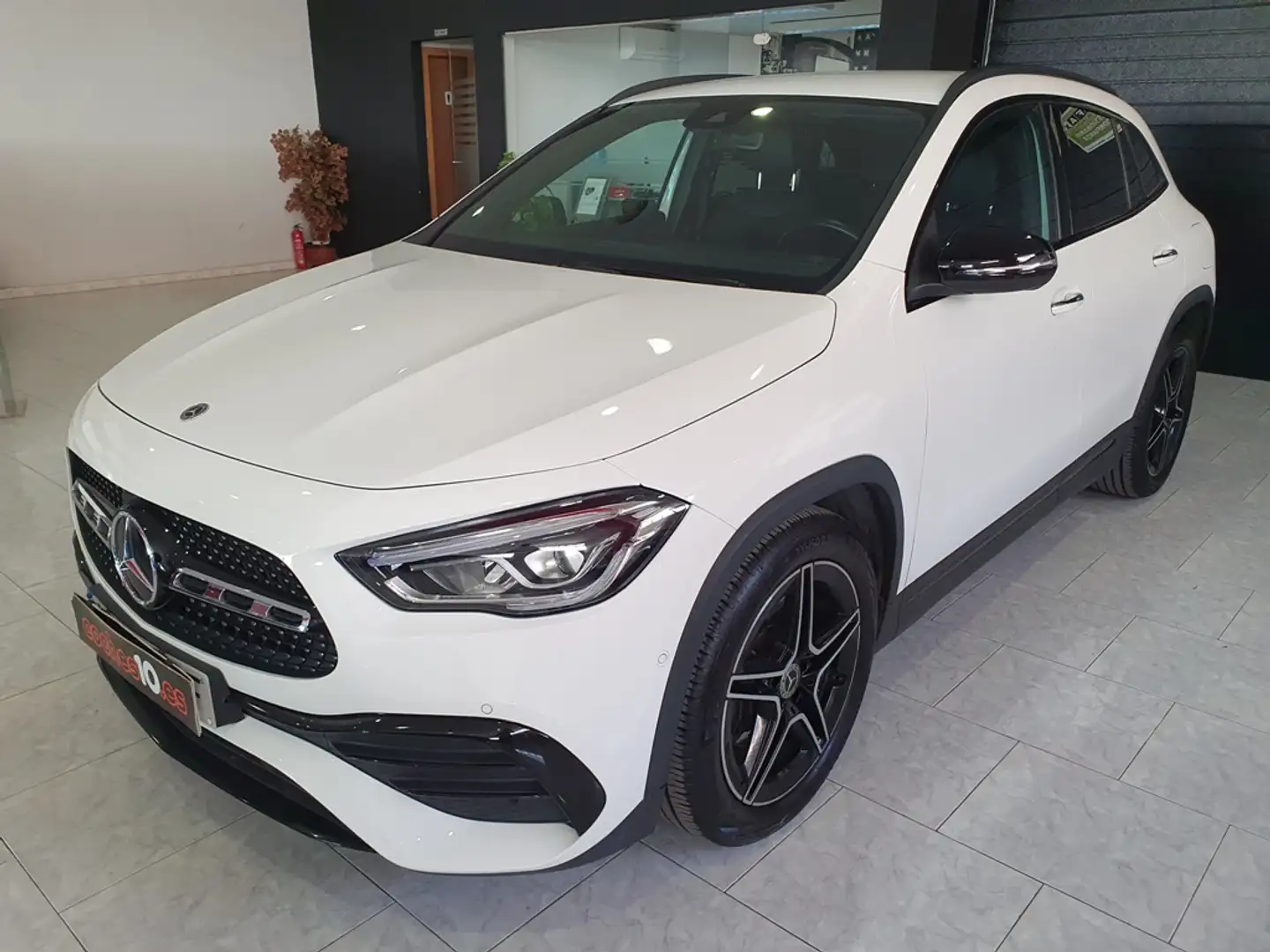 Mercedes-Benz GLA 200 7G-DCT Blanc - 2