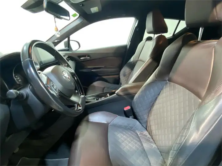 Toyota C-HR 2018, foto 12
