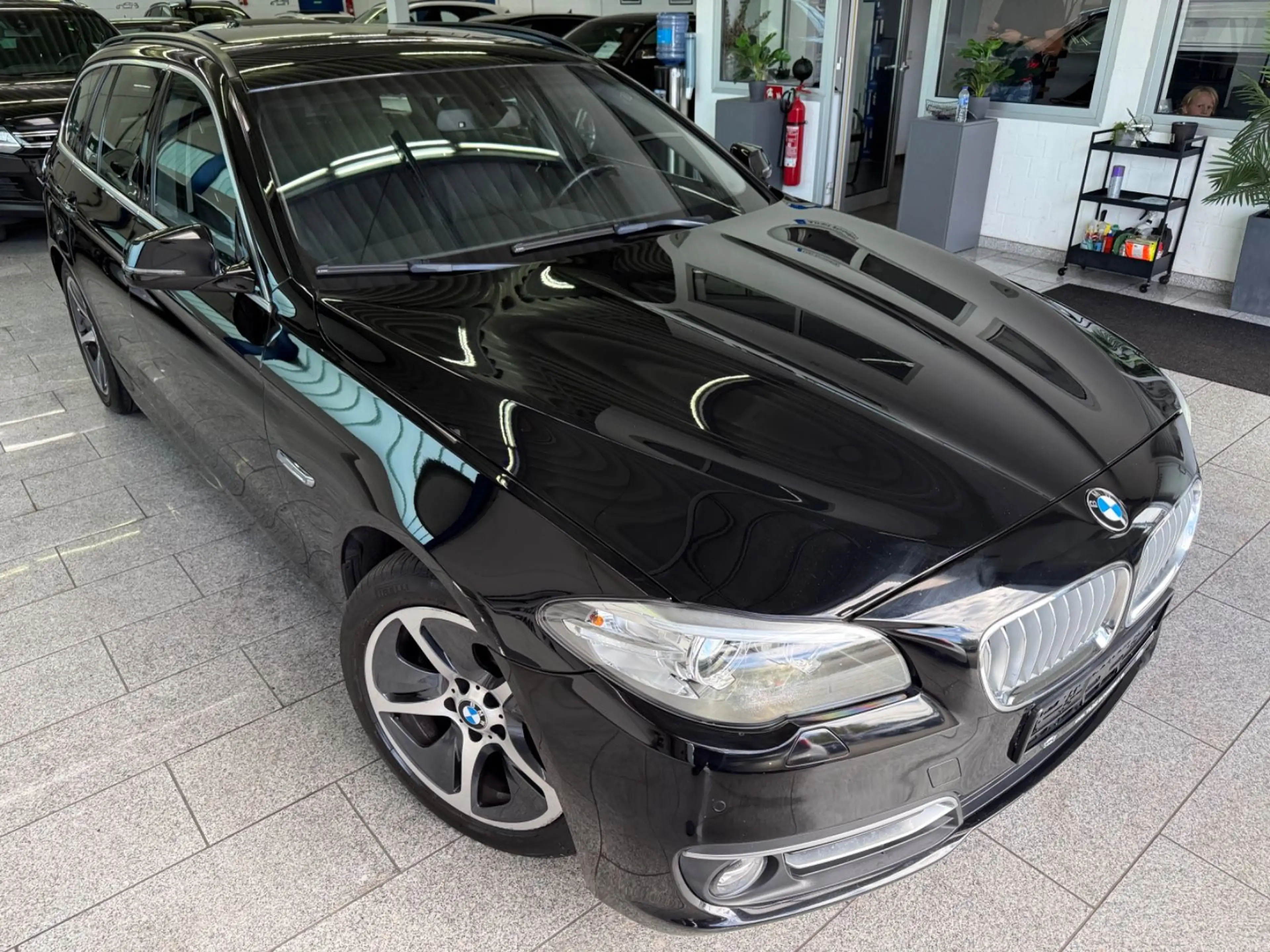 BMW 520 d*AUTOM*BI-XEN*NAVI*TMP*PDC*LED*4XSHZ*LEDER — photo 4