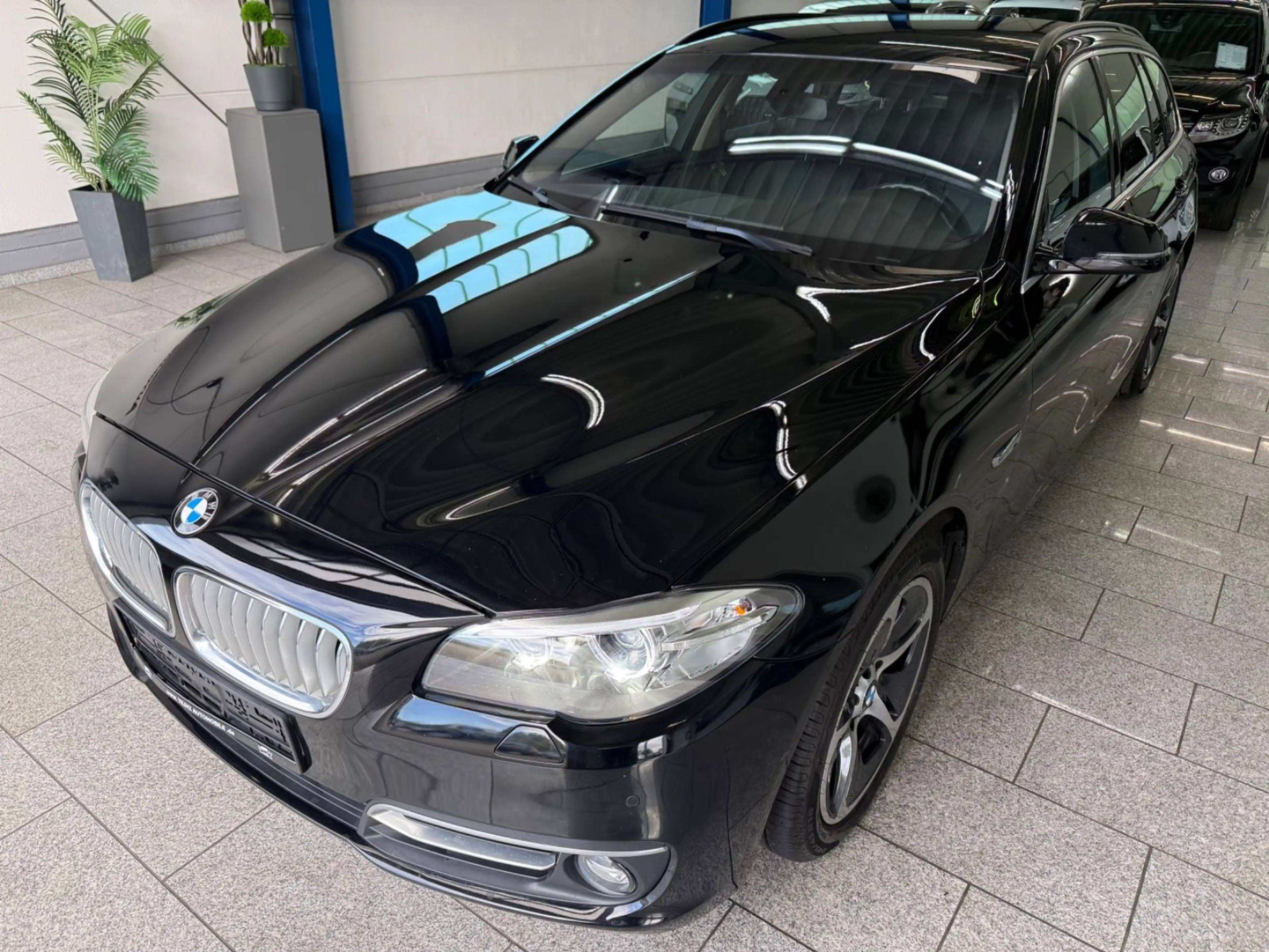BMW 520 d*AUTOM*BI-XEN*NAVI*TMP*PDC*LED*4XSHZ*LEDER — photo 2