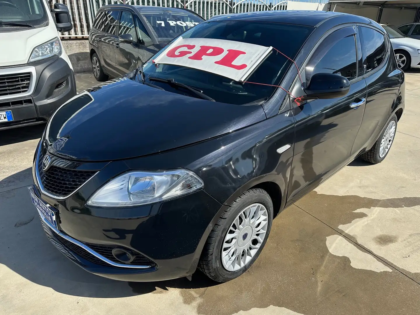 Lancia Ypsilon 1.2 Gold 69cv my16 IMP. GPL Nero - 1