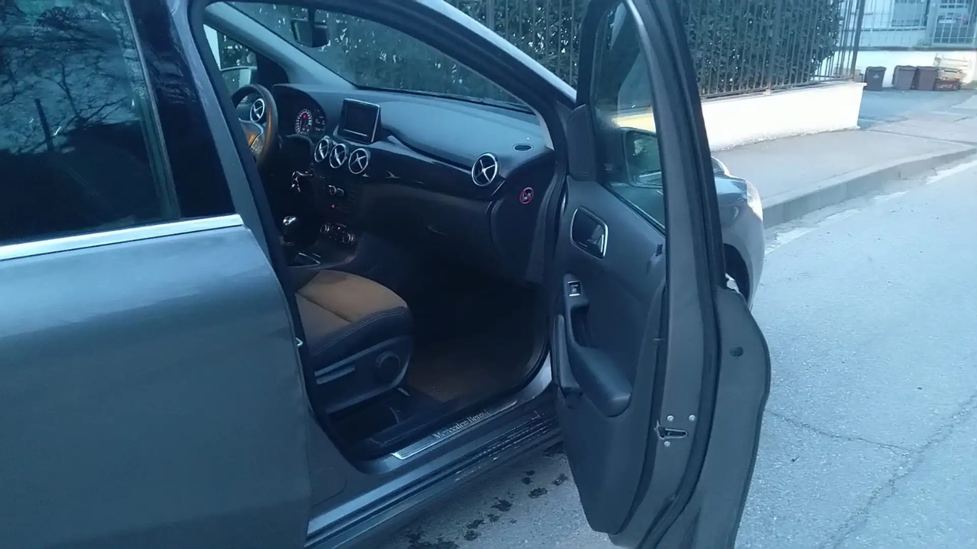 Mercedes-Benz B 180 Classe B - T246 cdi be Executive Grigio - 2