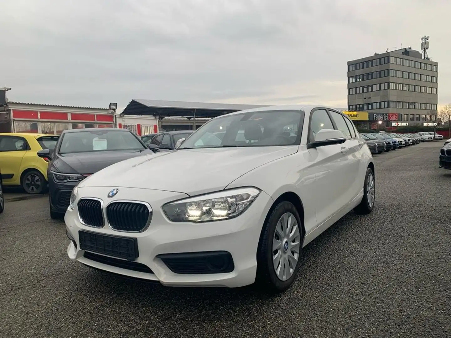 BMW 118 5p Weiß - 1