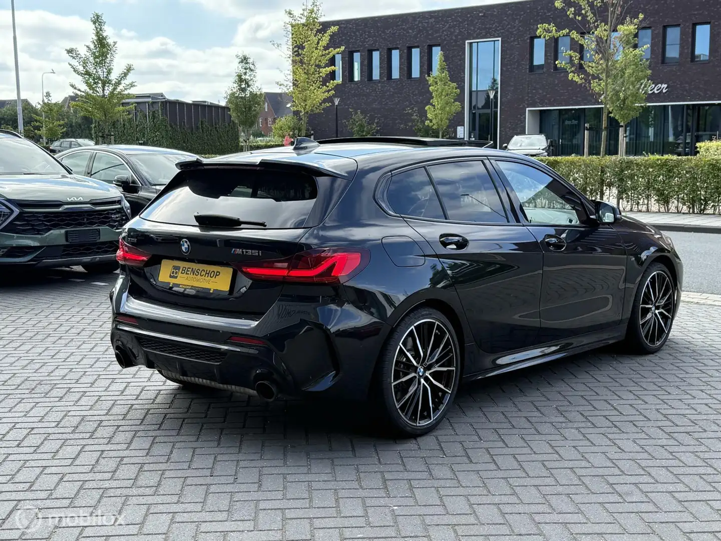 BMW 135 1-serie M135i xDrive High Executive Bucket Seats P Zwart - 2