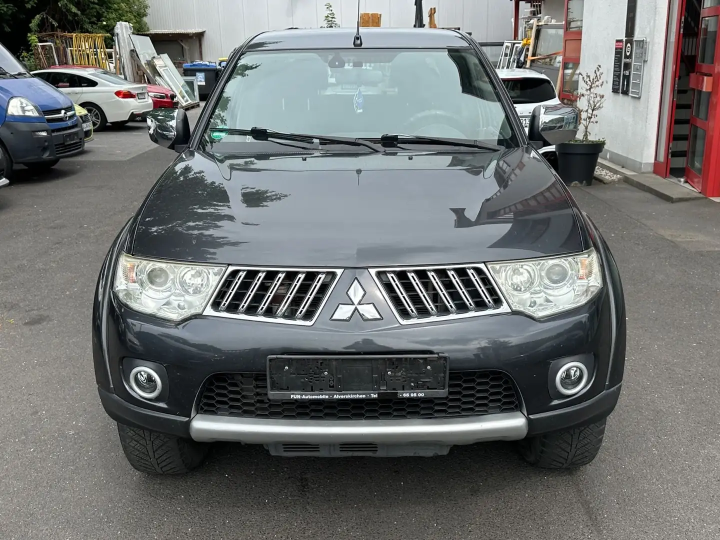 Mitsubishi L200 Intense Doppelkabine 4WD~AHK Grau - 2