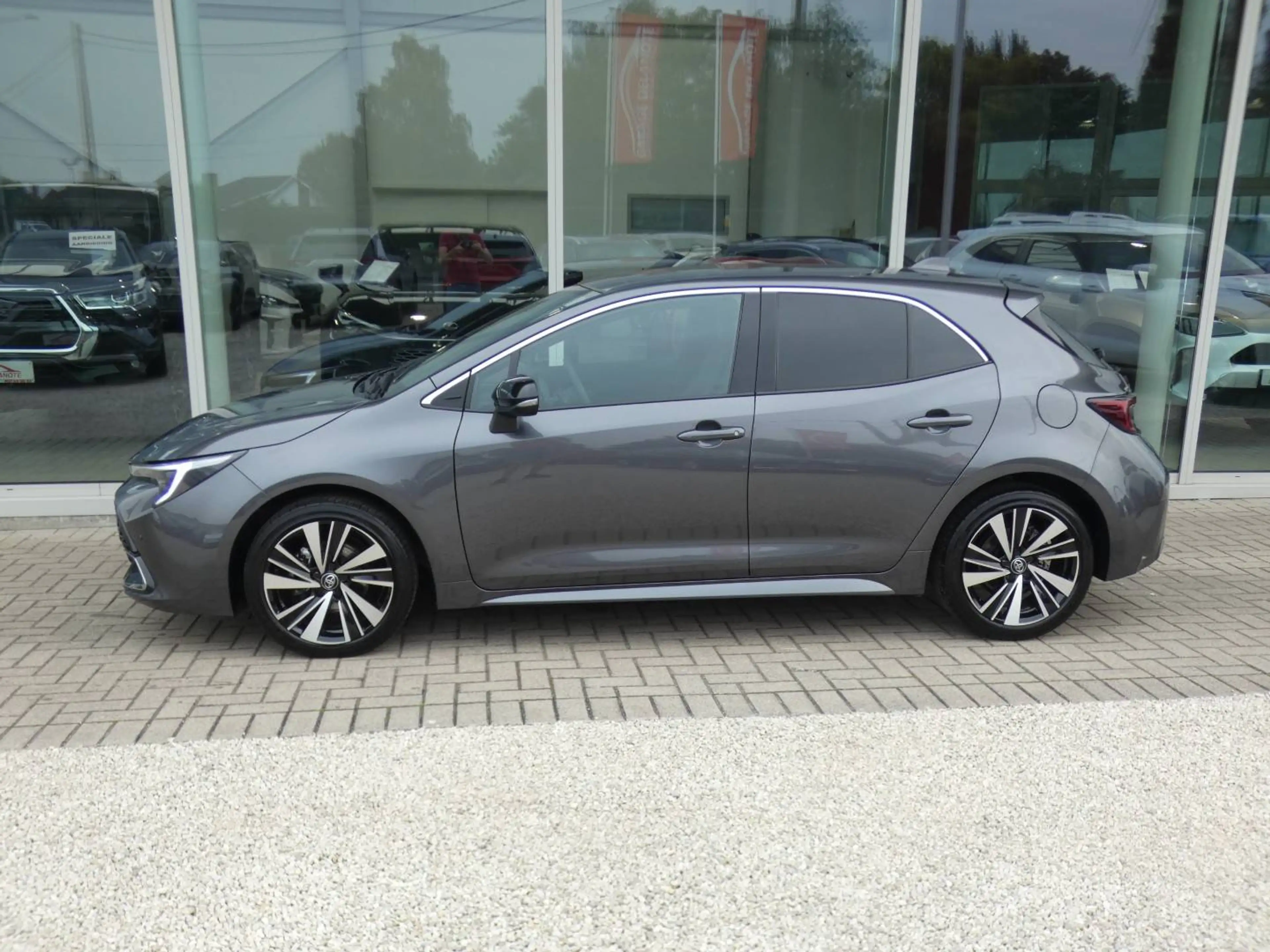 Toyota Corolla HB 1.8 Hybrid STYLE+TECH PACK 140pk +Dodehoek +Stuurwielverwarming +Zetelverwarming +Half leder +GPS — photo 4