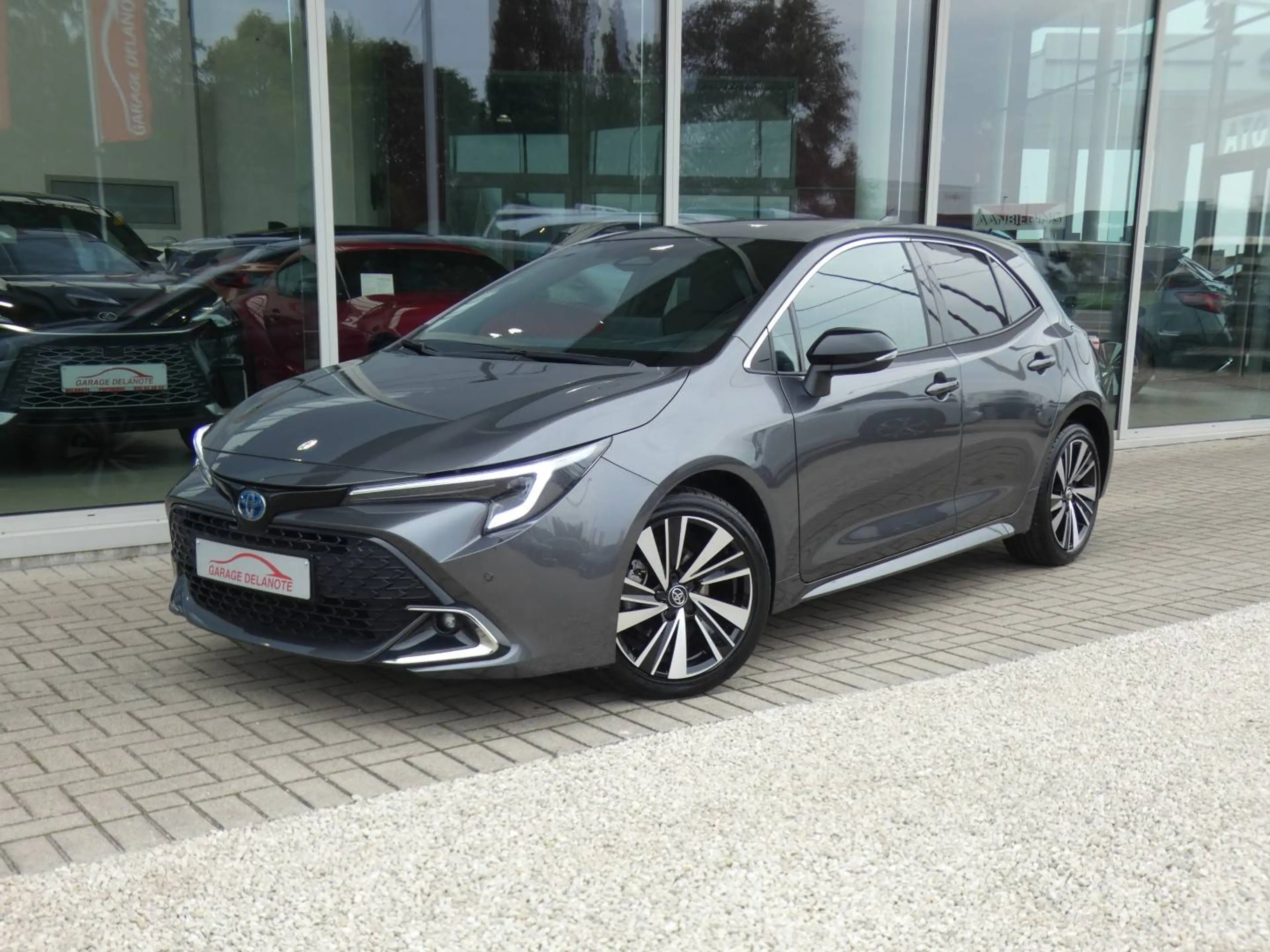 Toyota Corolla HB 1.8 Hybrid STYLE+TECH PACK 140pk +Dodehoek +Stuurwielverwarming +Zetelverwarming +Half leder +GPS