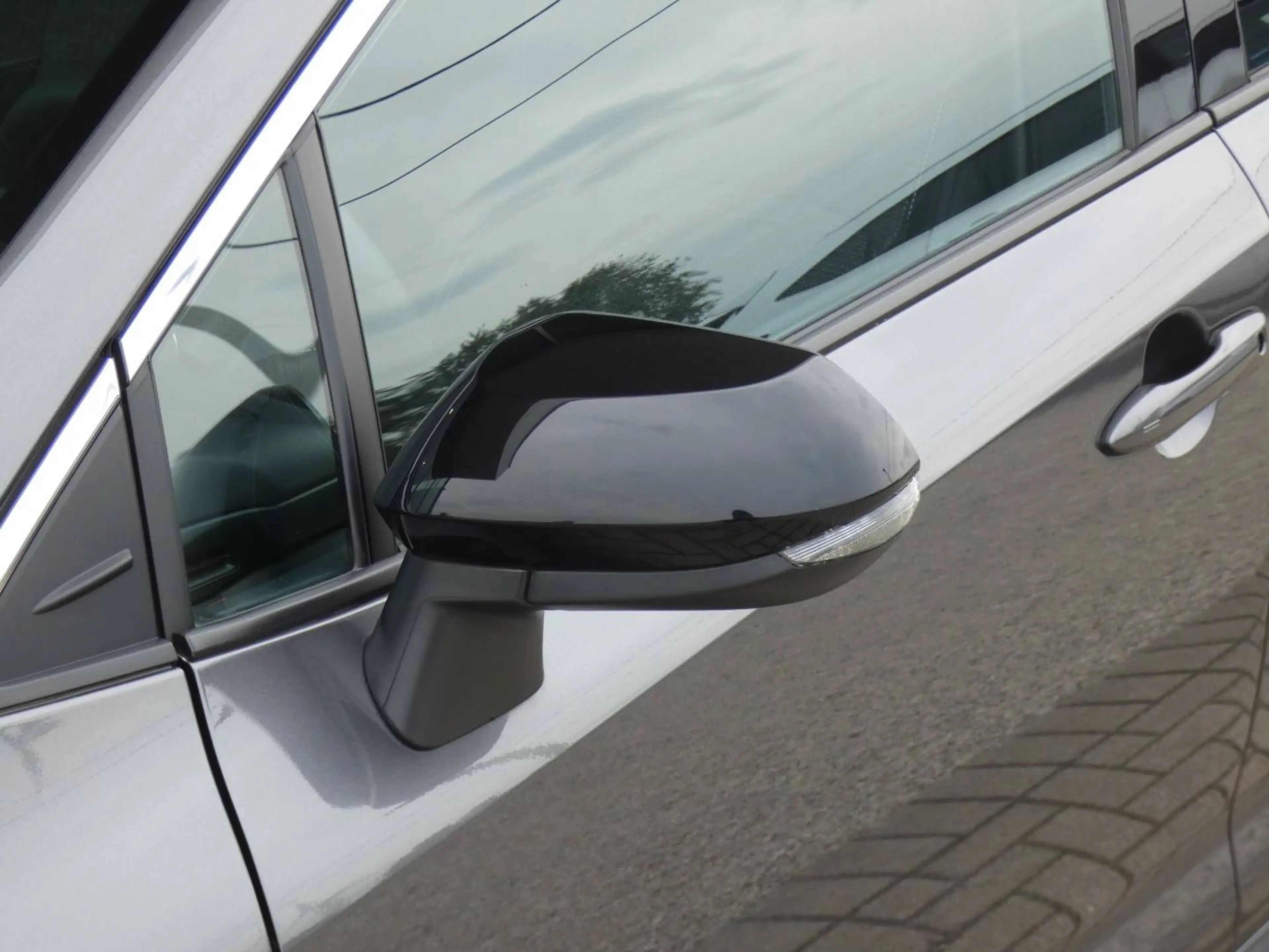 Toyota Corolla HB 1.8 Hybrid STYLE+TECH PACK 140pk +Dodehoek +Stuurwielverwarming +Zetelverwarming +Half leder +GPS — photo 7