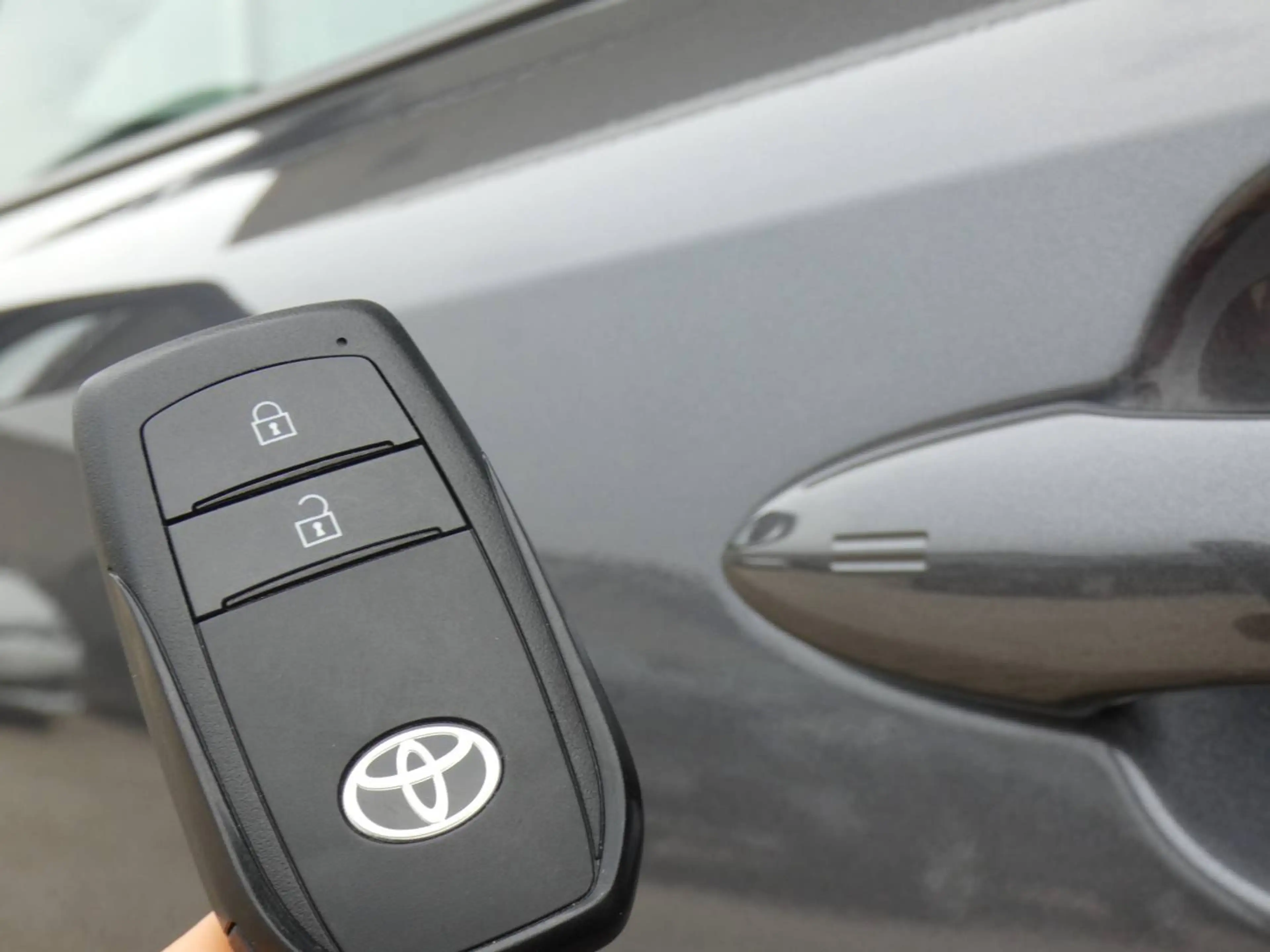 Toyota Corolla HB 1.8 Hybrid STYLE+TECH PACK 140pk +Dodehoek +Stuurwielverwarming +Zetelverwarming +Half leder +GPS — photo 9