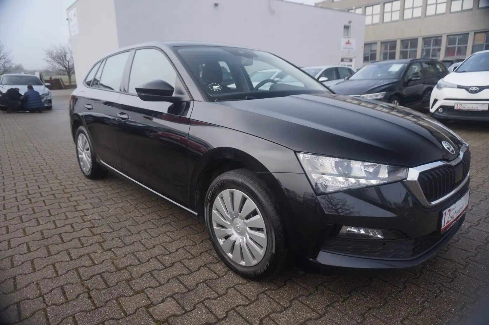 Skoda Scala AUT*Ambi.AHK*TEMP*SHZG*LED*FRONT*SPURASIST Noir - 1