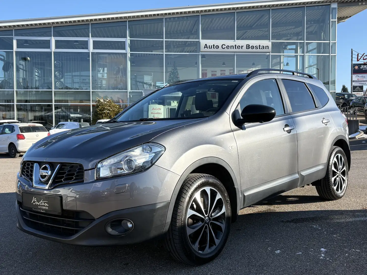 Nissan Qashqai+2 Qashqai+2 PANORAMA/4x4/360°/NAVI/SHZ/AHK/7-SITZE Grau - 2