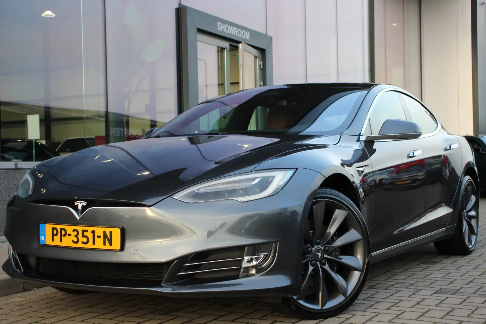 Tesla Model S 90D Base €38653 Incl BTW 422PK | Panoramdak | Luch Grijs - 2