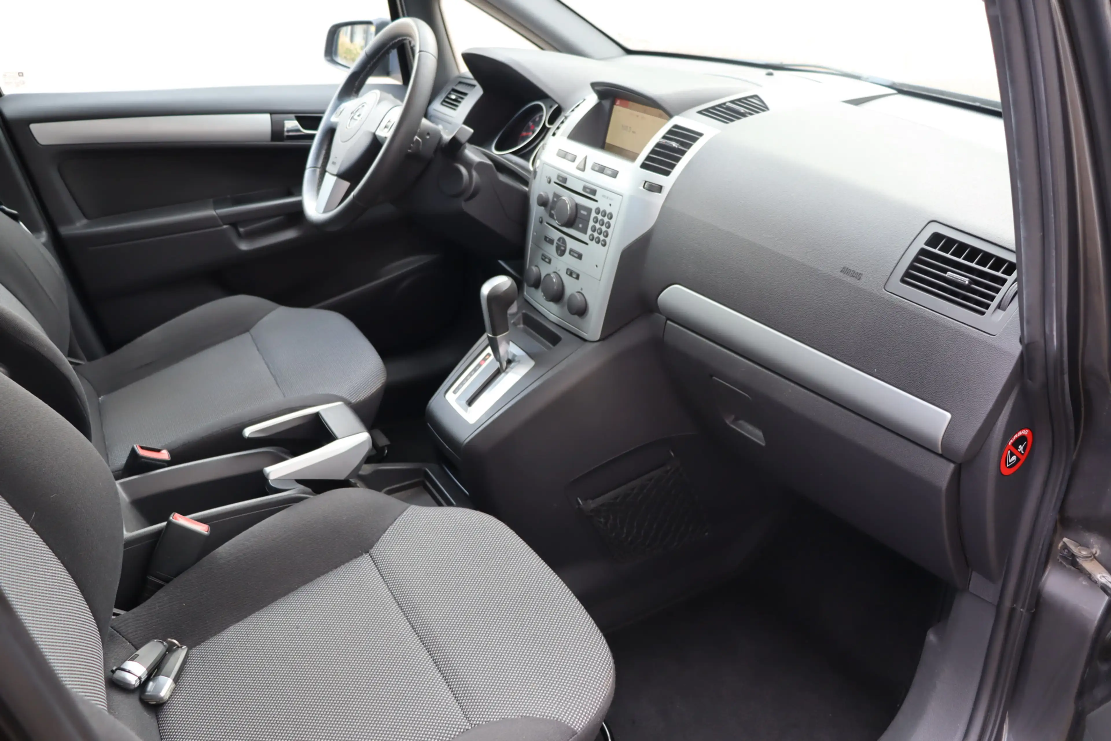Opel Zafira 2.2 Cosmo, Automaat, Navigatie, Trekhaak, PDC V+A, — photo 11