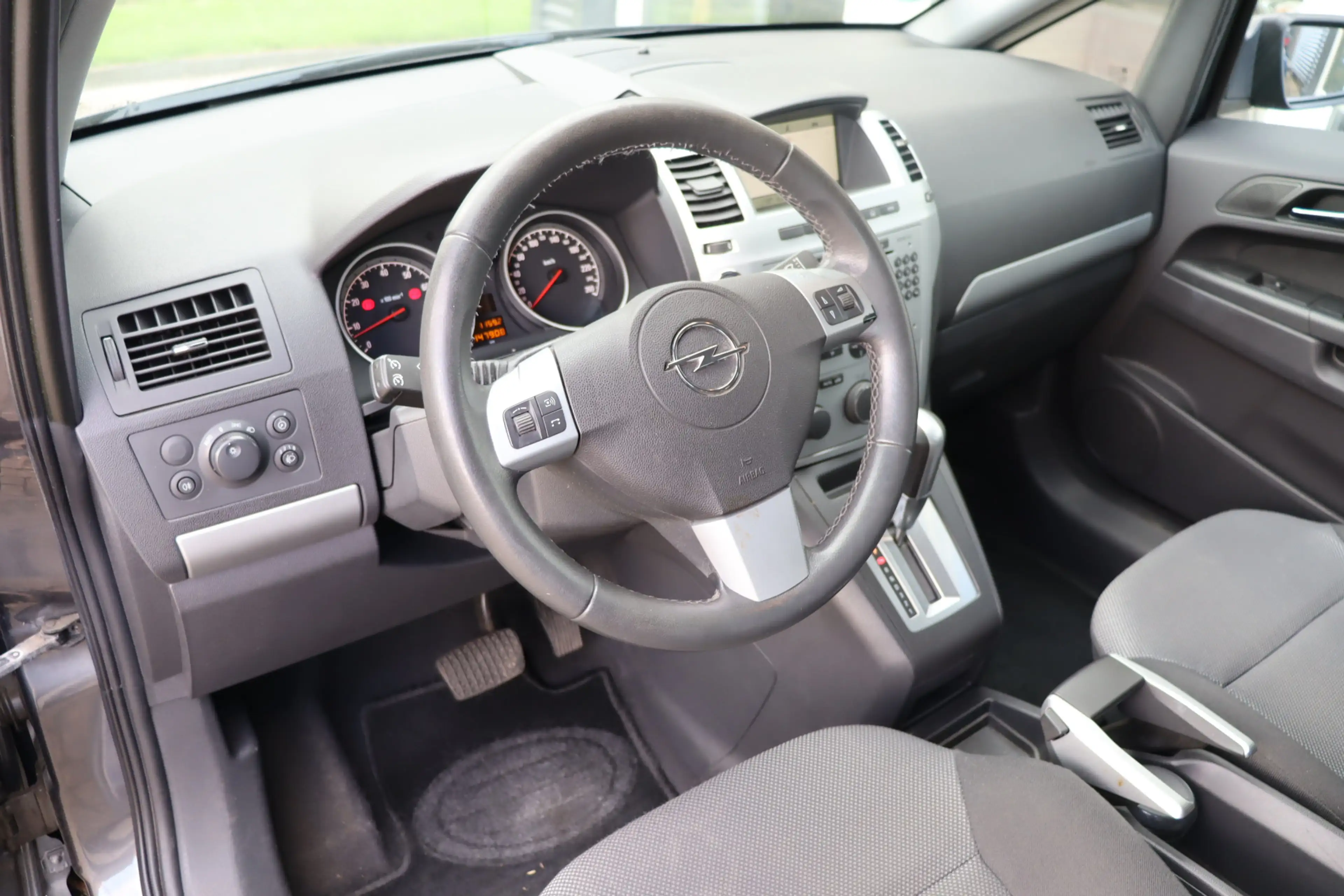 Opel Zafira 2.2 Cosmo, Automaat, Navigatie, Trekhaak, PDC V+A, — photo 10