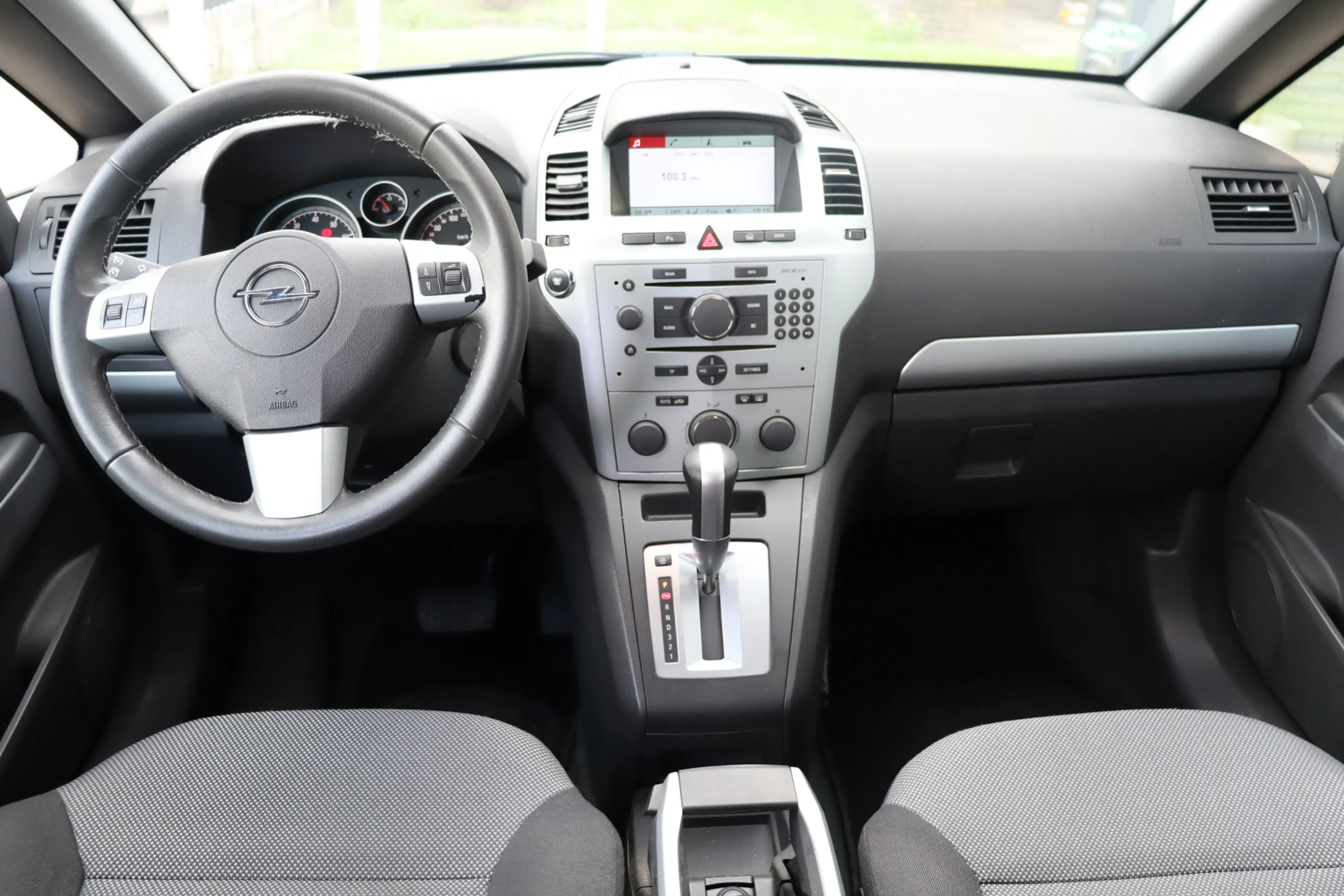Opel Zafira 2.2 Cosmo, Automaat, Navigatie, Trekhaak, PDC V+A, — photo 9