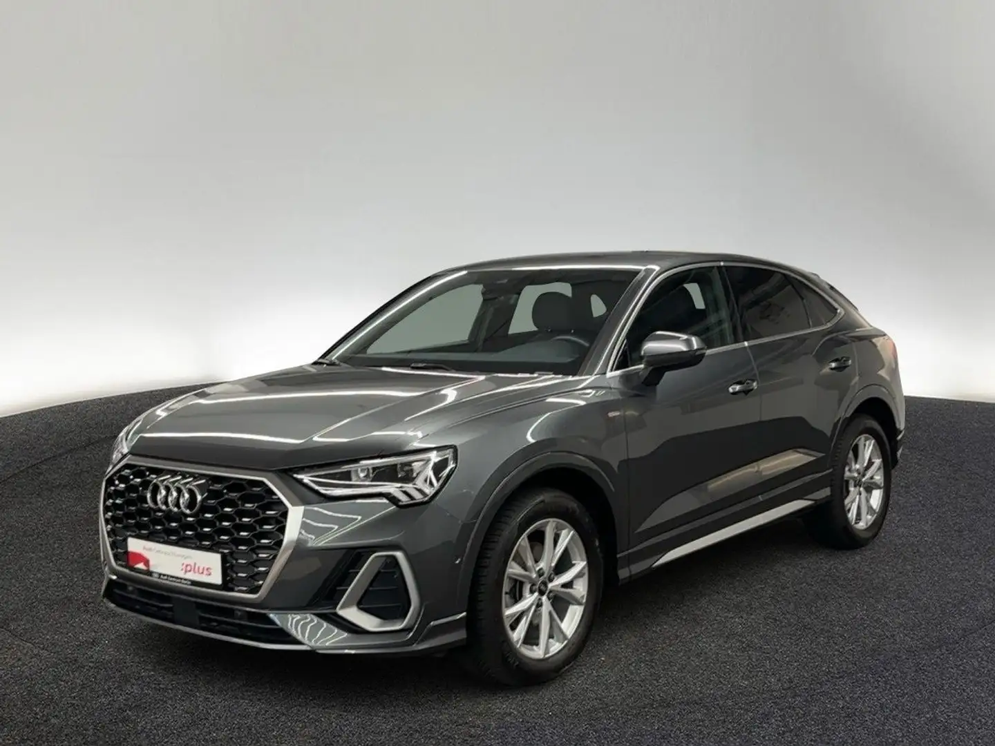 Audi Q3 S line 35 TFSI S tr. LED 360°K NAVI Grijs - 2