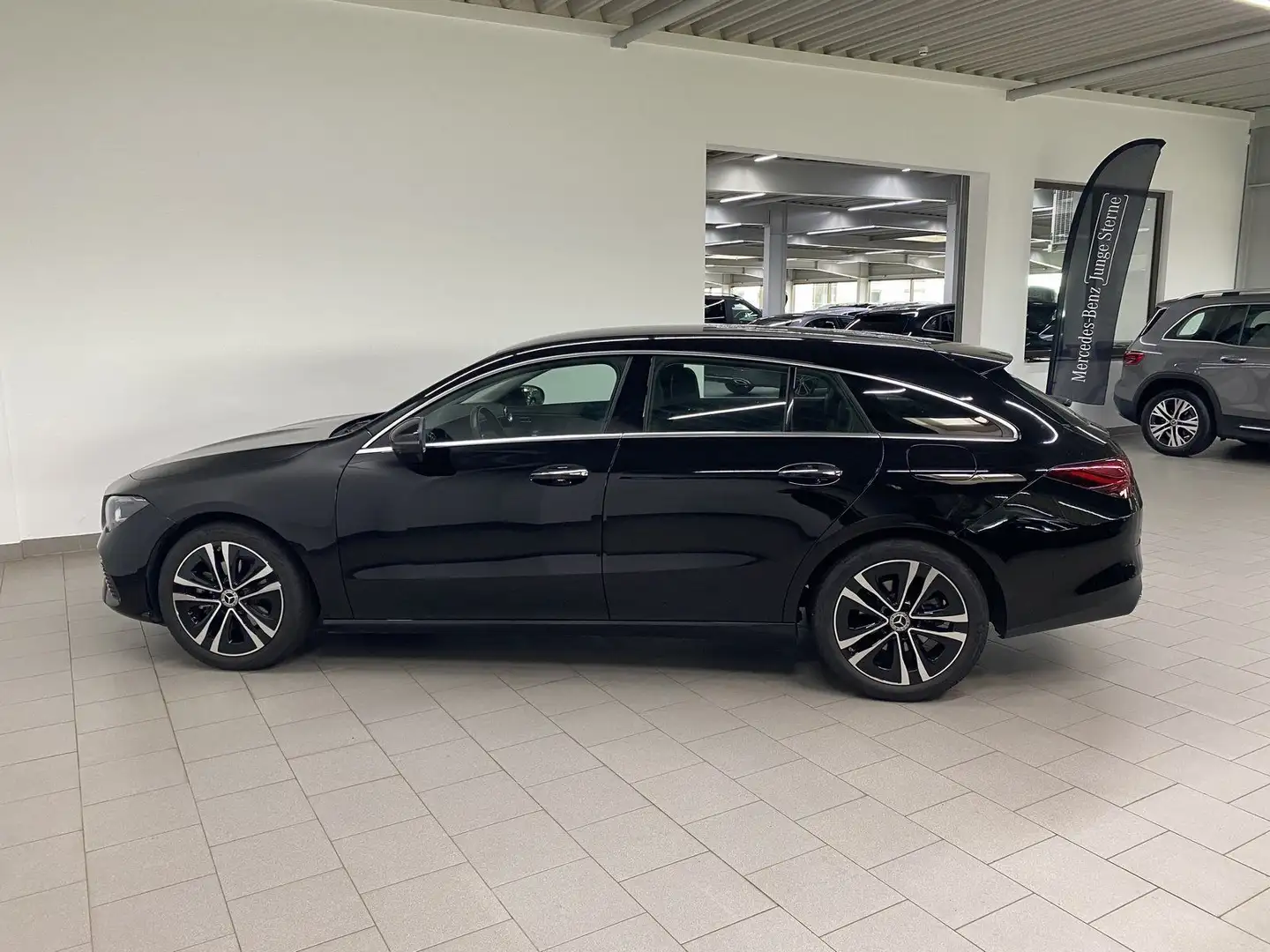 Mercedes-Benz CLA 180 PROGRESSIVE+DISTR+KEYLESS+LED+360°KAM Schwarz - 2