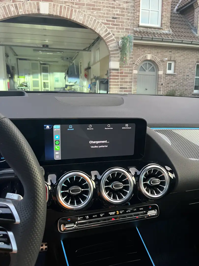 Mercedes-Benz GLA 180 AMG Line - 2