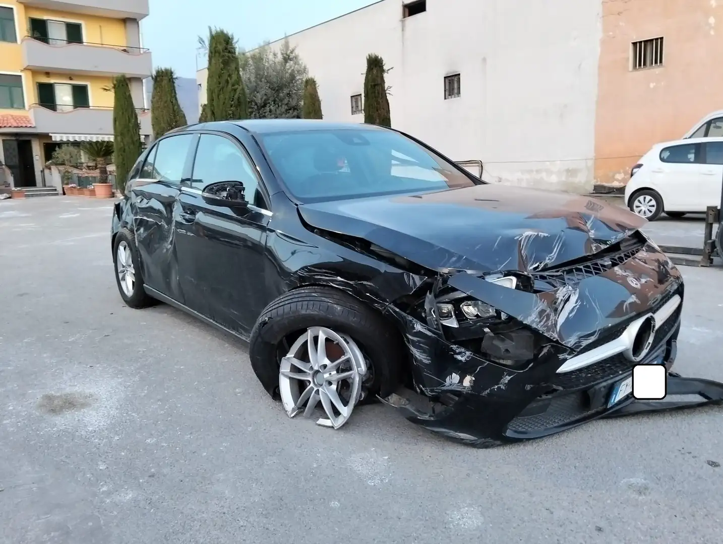 Mercedes-Benz A 180 A 180 d Executive auto SINISTRATA Schwarz - 2