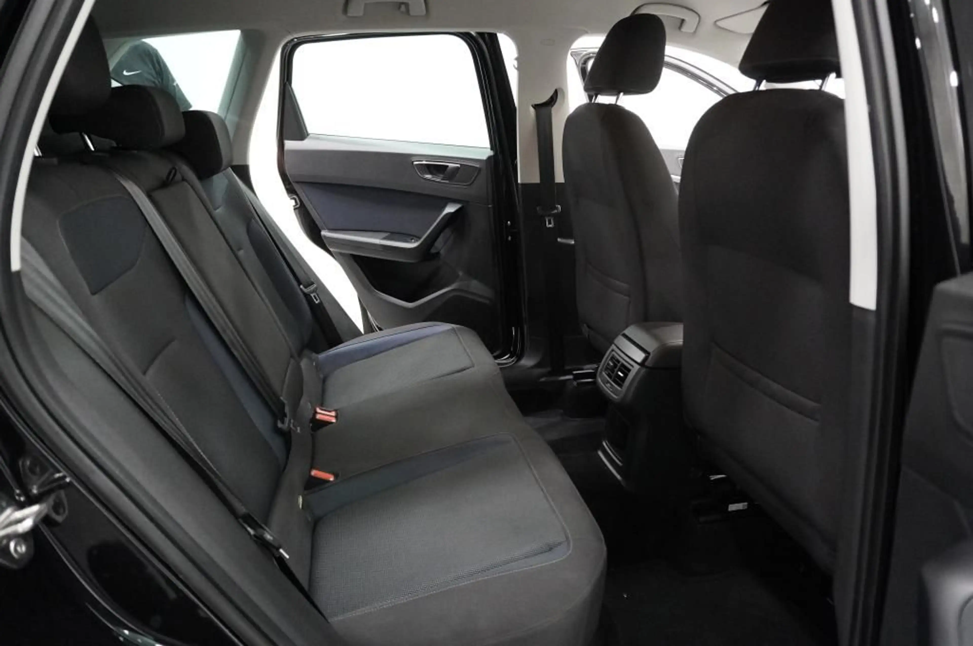 SEAT Ateca 2.0 TDi 4drive Navi/LED/AHK/17Zoll/Shzg/Te — photo 7