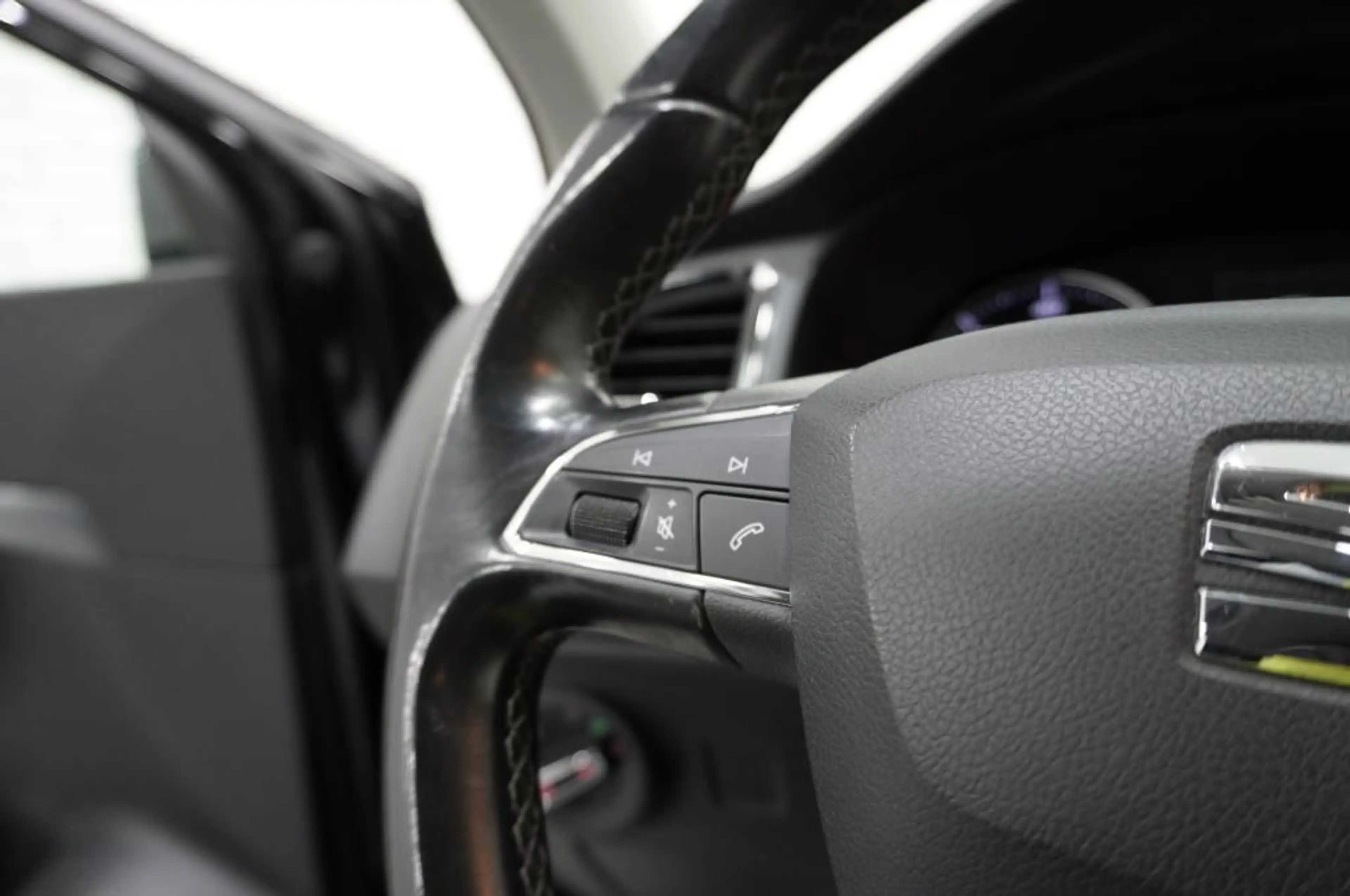 SEAT Ateca 2.0 TDi 4drive Navi/LED/AHK/17Zoll/Shzg/Te — photo 15