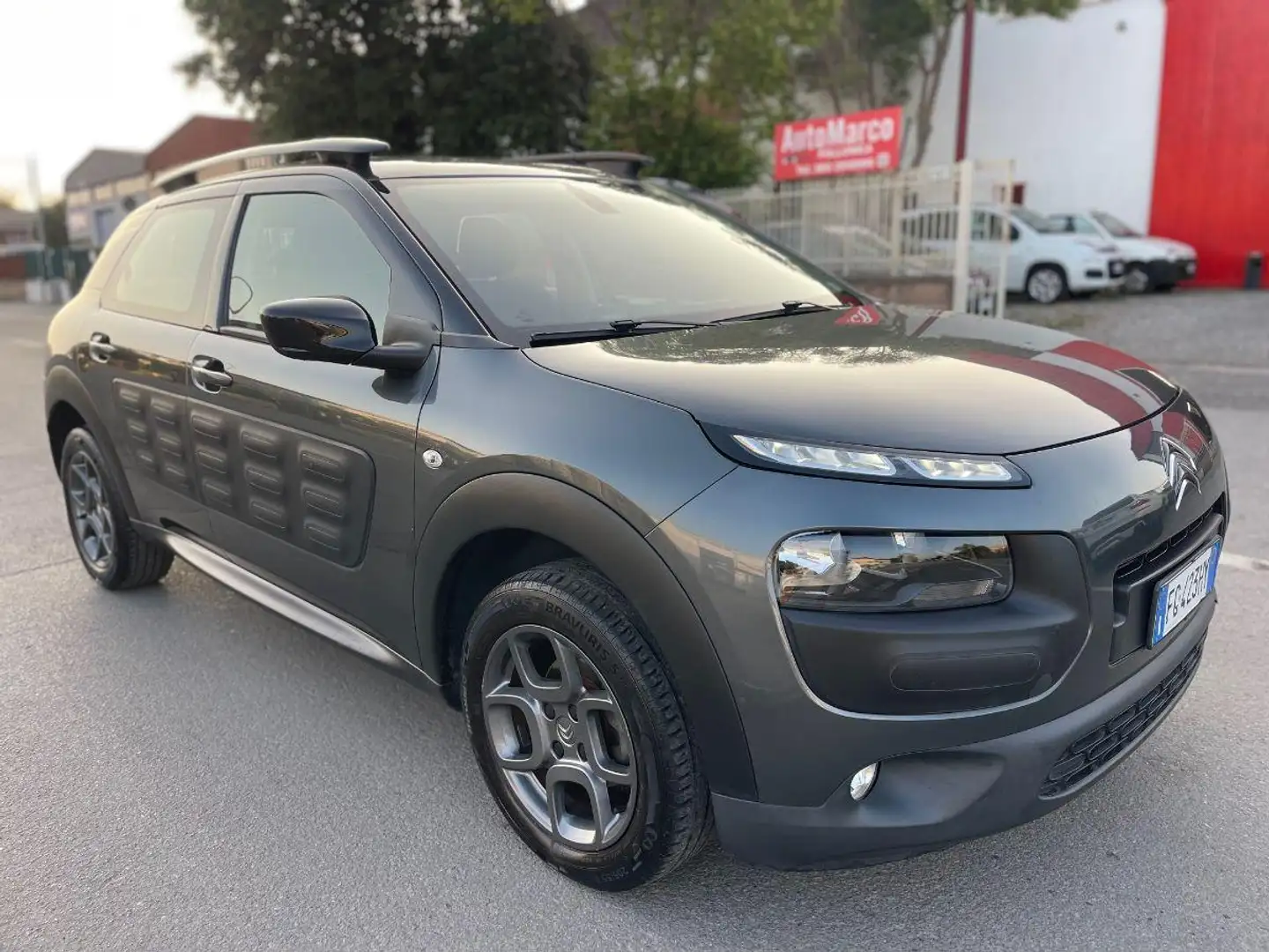 Citroen C4 Cactus BlueHDi 100 Shine Grijs - 1