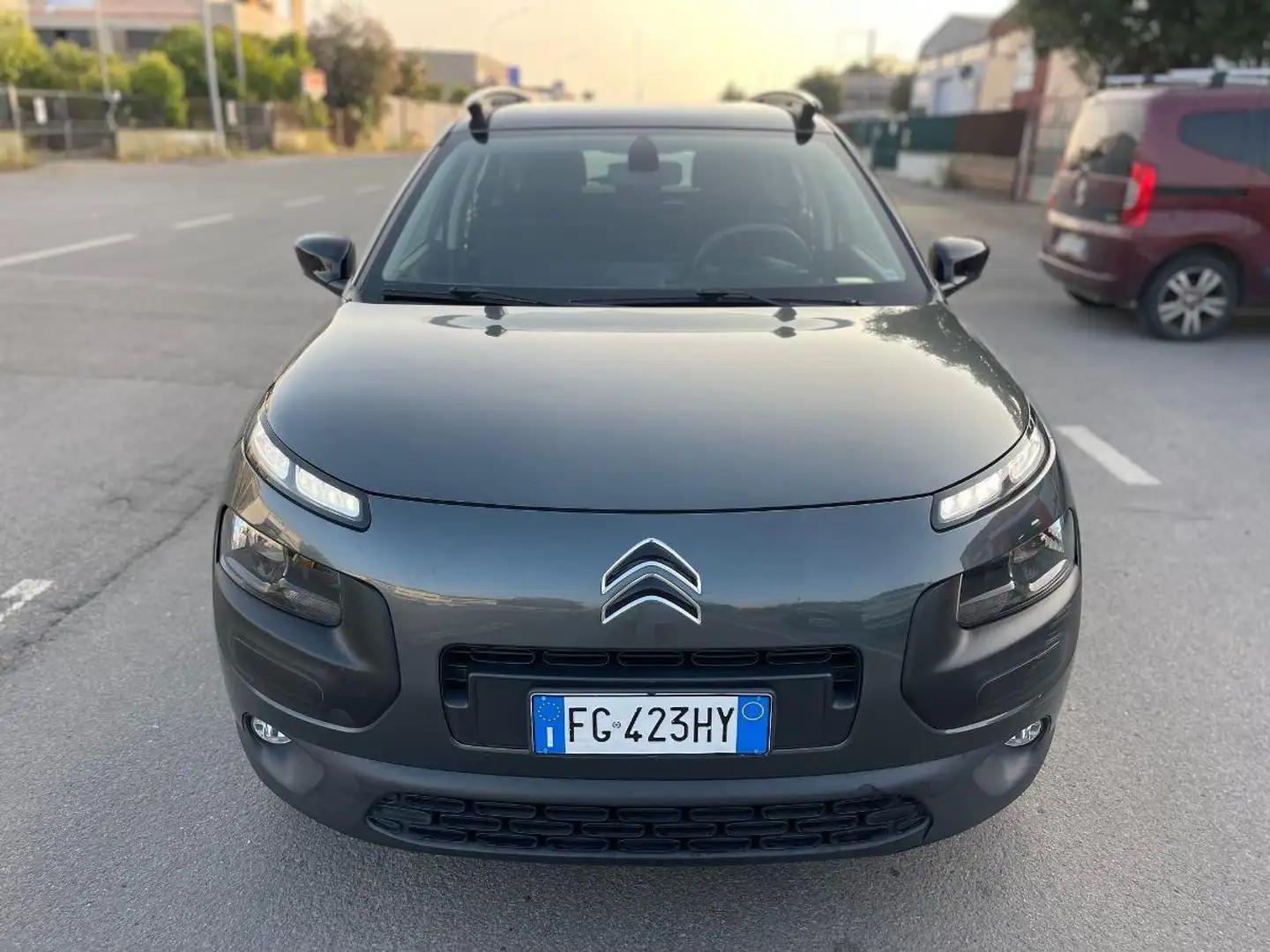 Citroen C4 Cactus BlueHDi 100 Shine Grijs - 2