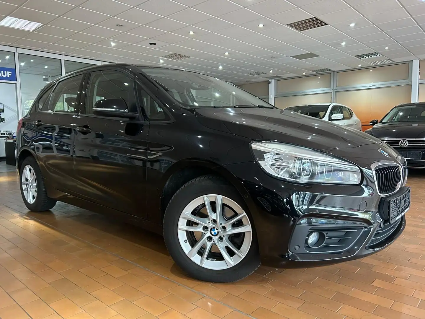 BMW 218 Baureihe 2 Active Tourer 218 d Advantage Schwarz - 2