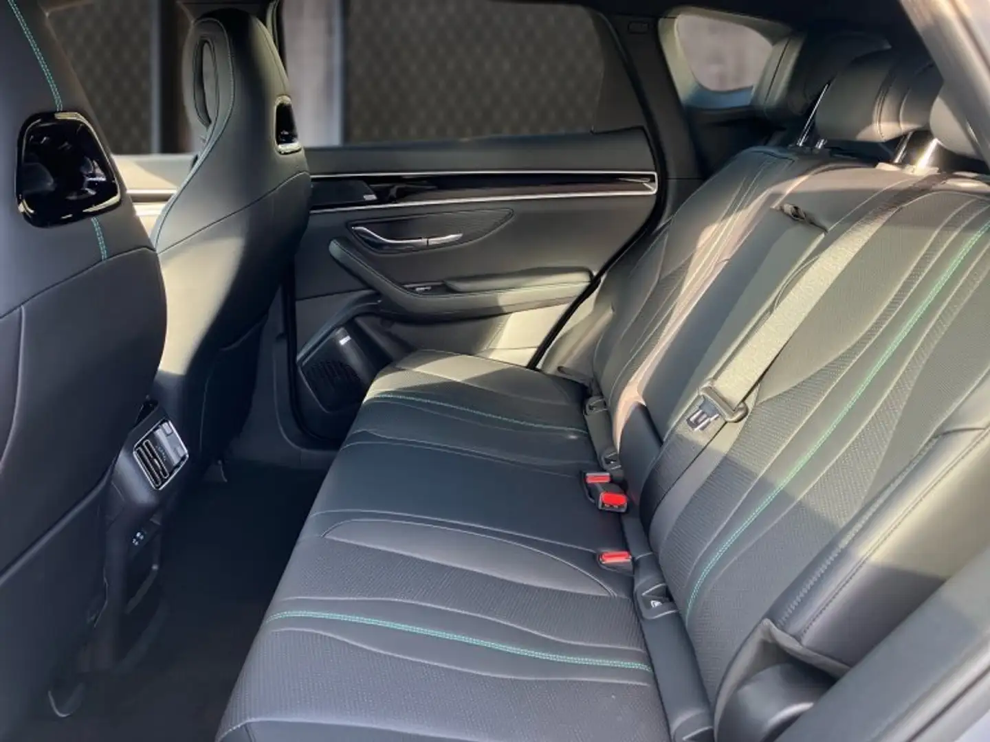 BYD Seal U DM-i Design AWD Grau - 1
