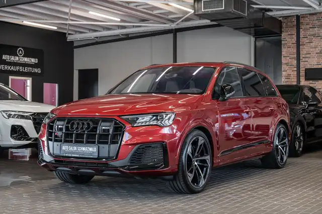 Audi SQ7 view 2