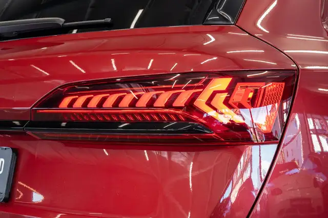 Audi SQ7 view 8