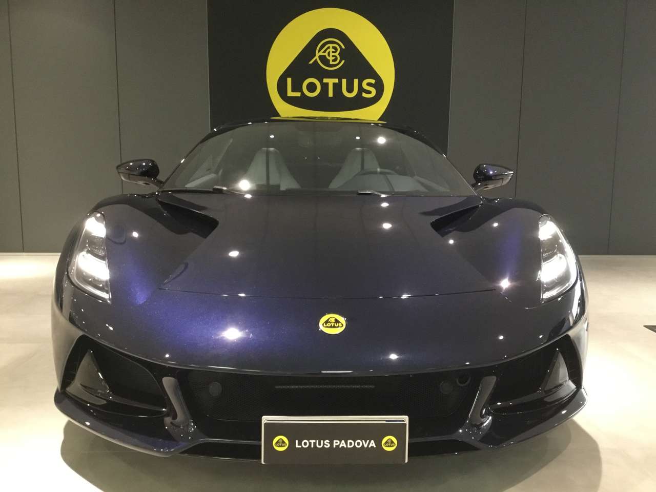 Lotus Emira I4  2.0 first edition