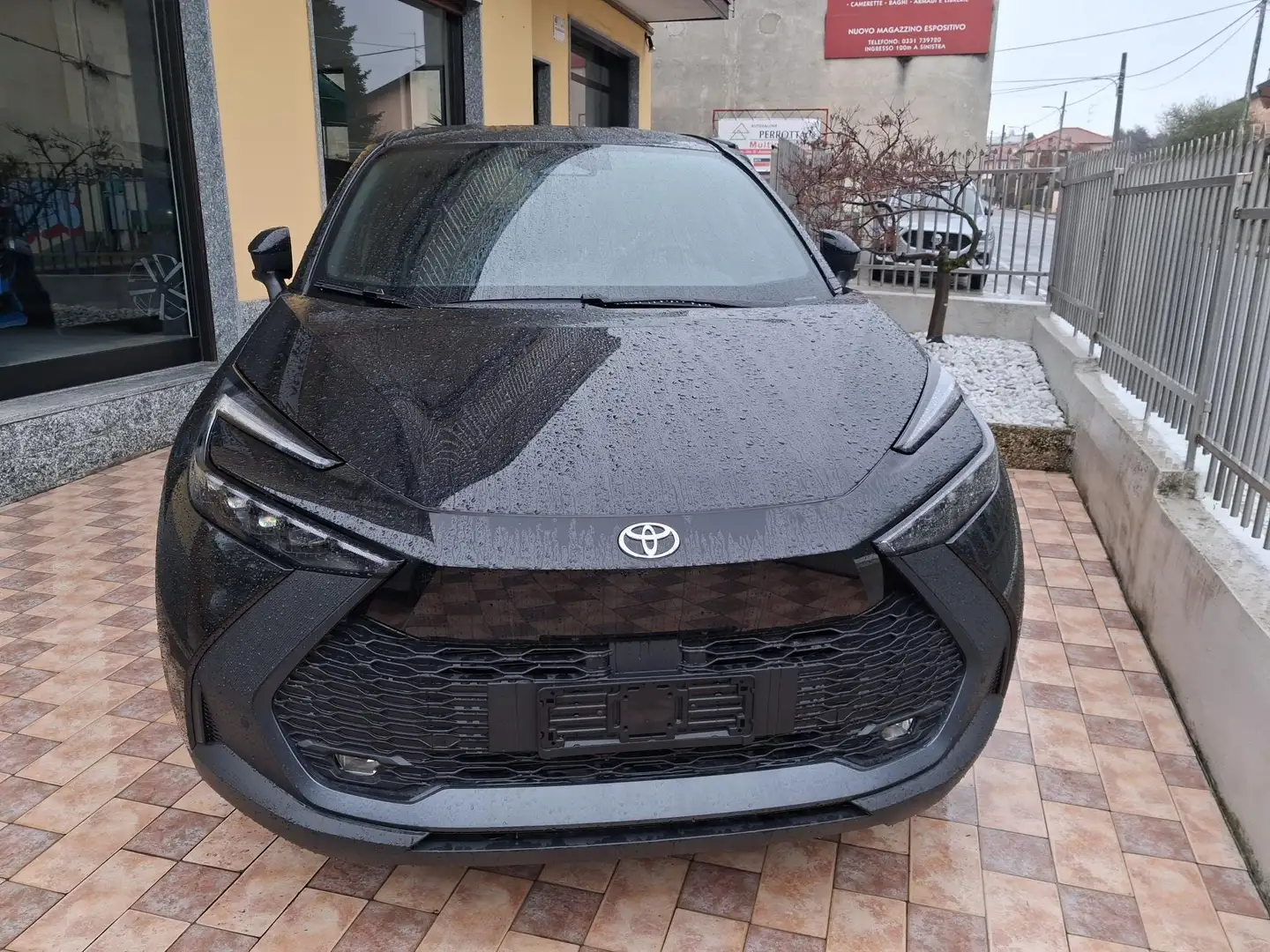 Toyota C-HR 2.0 phev Trend fwd e-cvt Garanzia 15 anni/250.000 Schwarz - 1