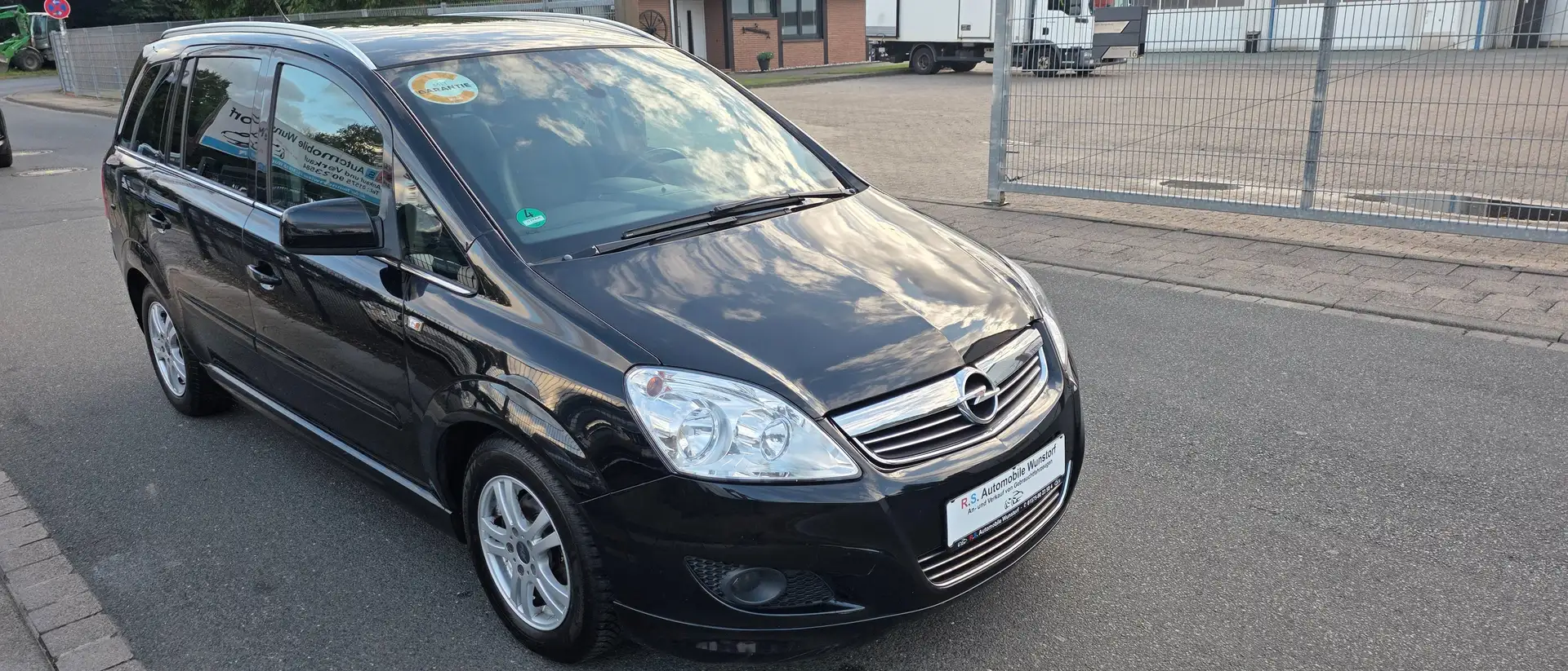 Opel Zafira Innovation Negro - 2