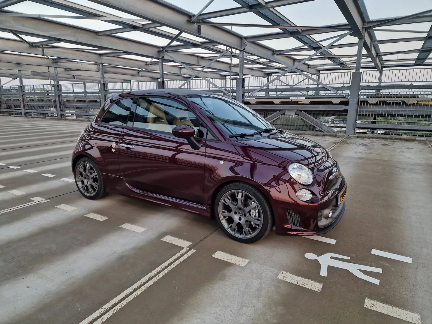 Abarth 695C Edizione Maserati #350/499 ALL accessories included: indoor cover, limited edition Travel bag, TomTom, maint. kit Rot - 2