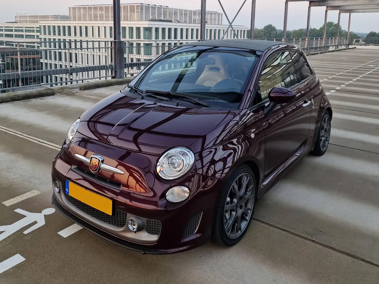 Abarth 695C Edizione Maserati #350/499 ALL accessories included: indoor cover, limited edition Travel bag, TomTom, maint. kit Rot - 1