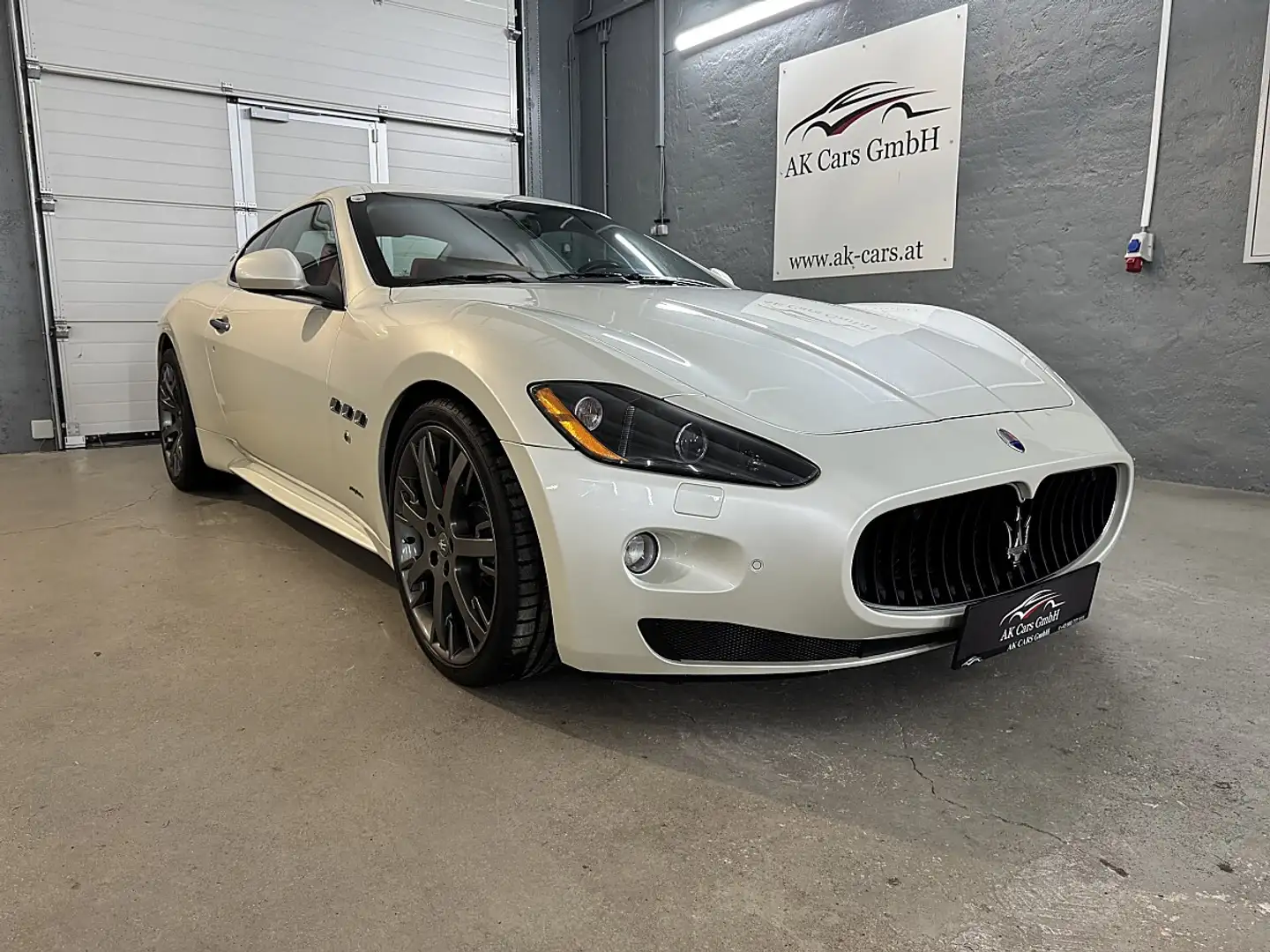 Maserati GranTurismo Gran Turismo S Weiß - 1
