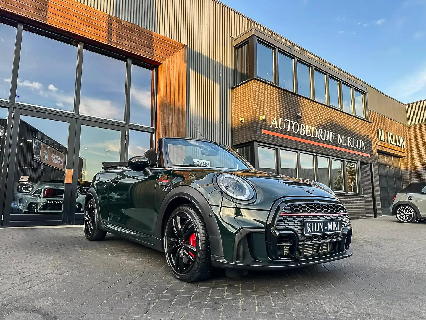 MINI John Cooper Works Cabrio Mini 2.0 JCW Pack F1 aut 231pk/Camera/Hk/Head Up/B Groen - 1