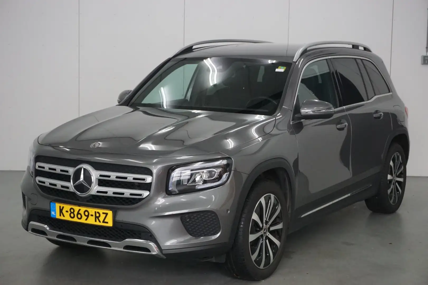 Mercedes-Benz GLB 200 Advantage 7p. / Camera / Parkeerhulp / LED Grijs - 1