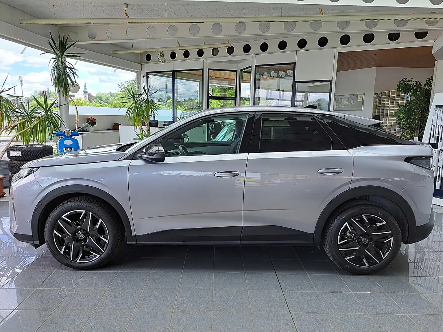 Peugeot 3008 Hybrid 136 E-DCS6 Allure Aut. Silber - 2