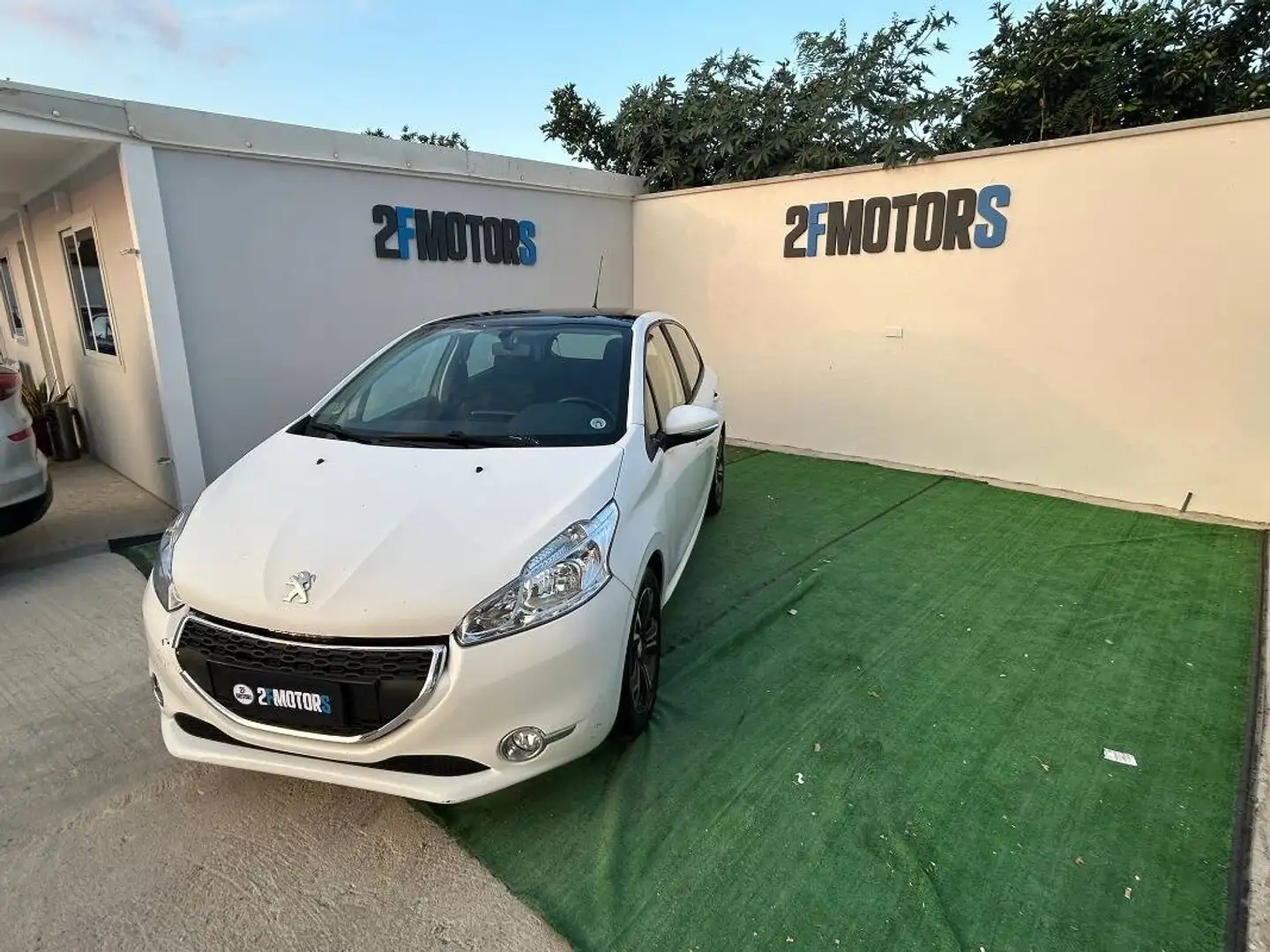Peugeot 208 1.4 hdi 8v Allure 5p Blanco - 2