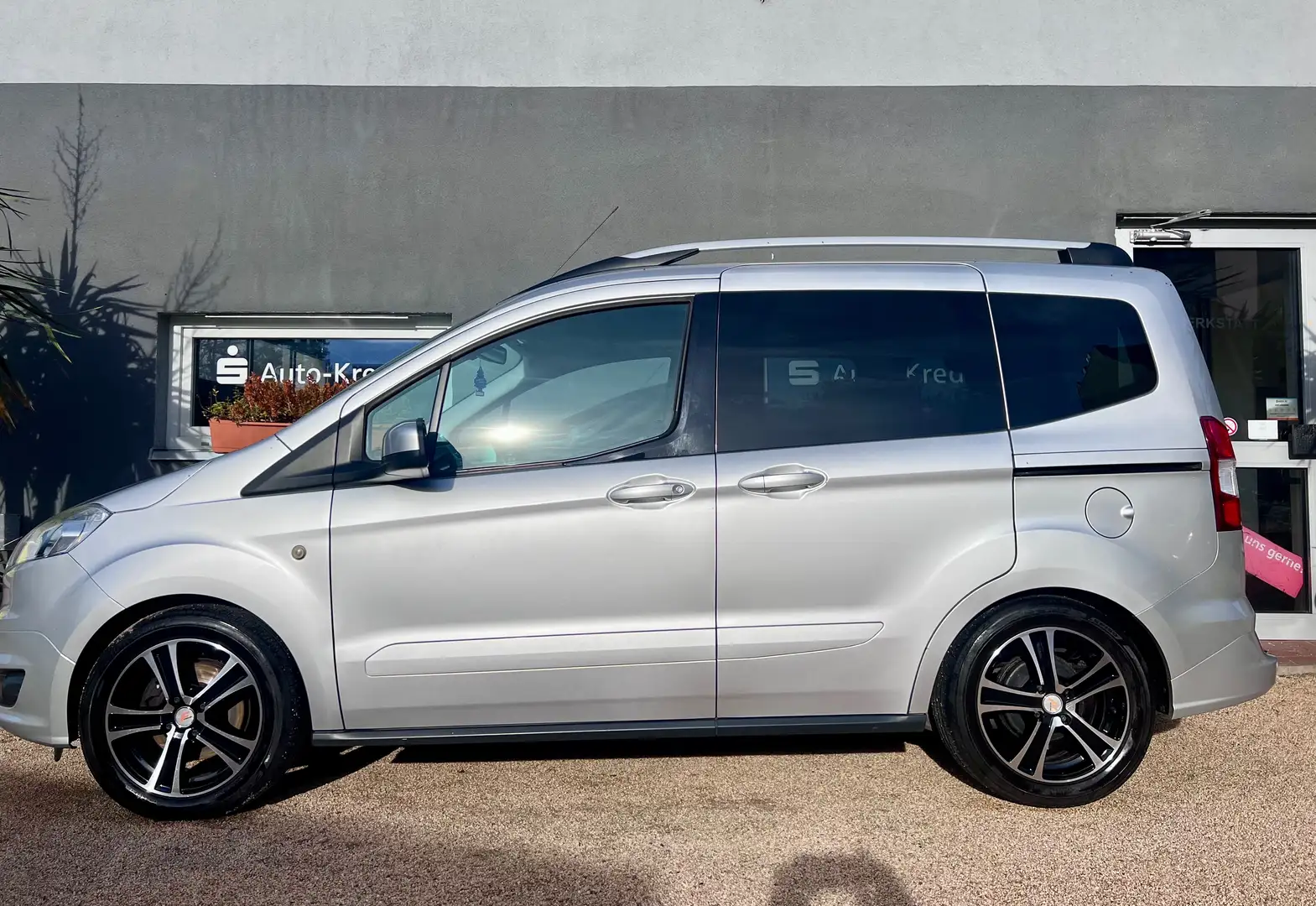 Ford Tourneo Courier Titanium*AHK*TÜV NEU*GARANTIE* Silber - 2