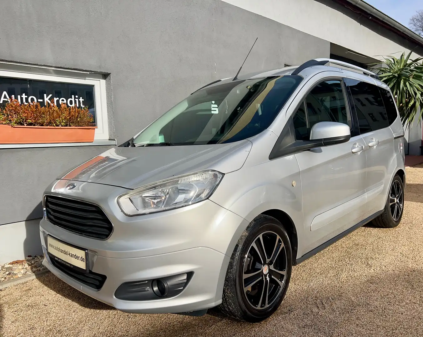 Ford Tourneo Courier Titanium*AHK*TÜV NEU*GARANTIE* Silber - 1