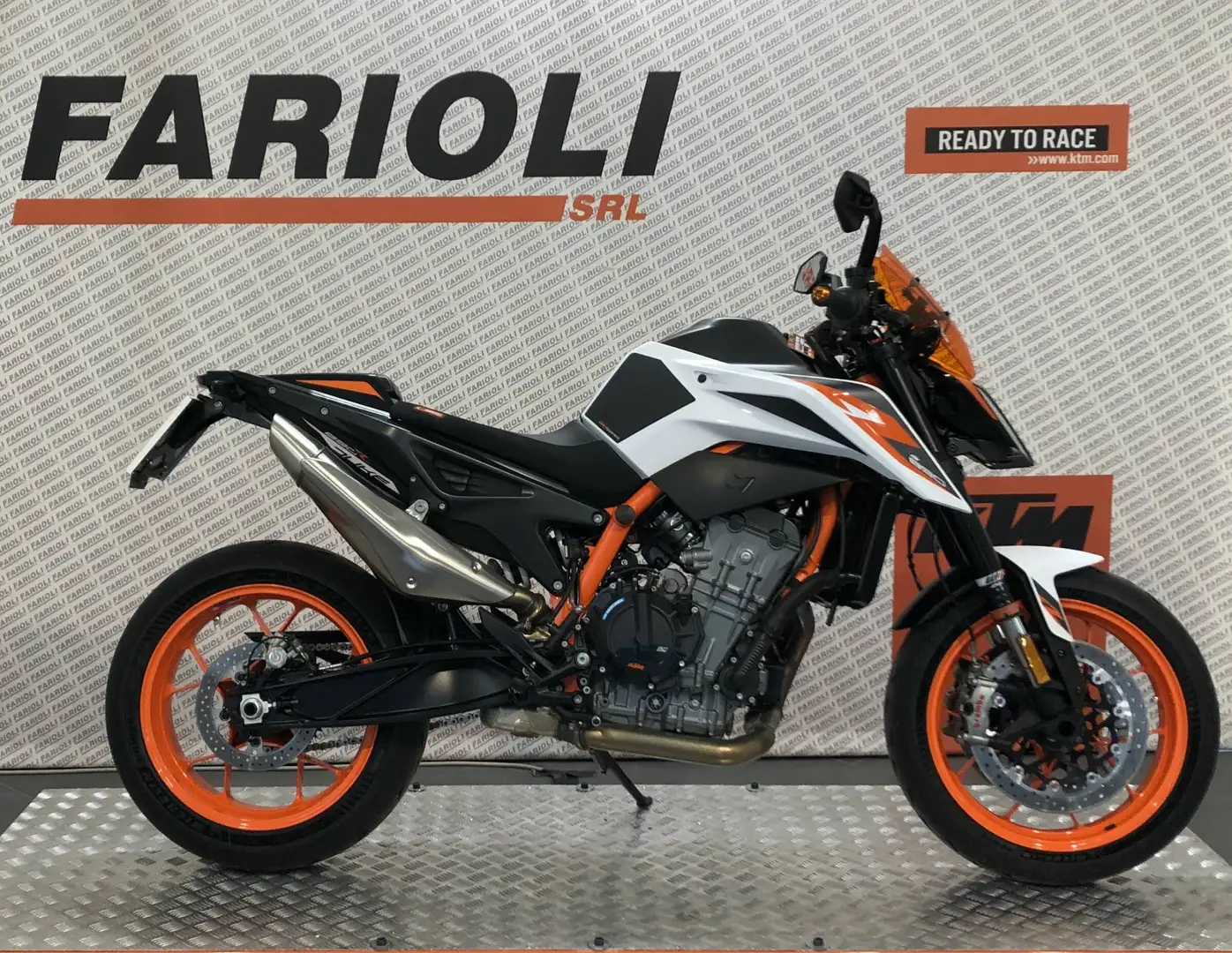 KTM 890 Duke R 2021 - 1
